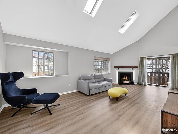 5th image of 2506 Hemingway Ln