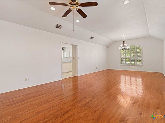 4th image of 811 Oakwood Blvd