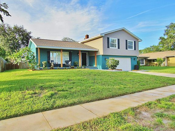 3rd image of 2653 Applewood Dr