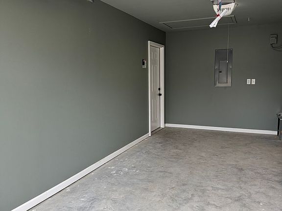 3rd image of 526 Maple St