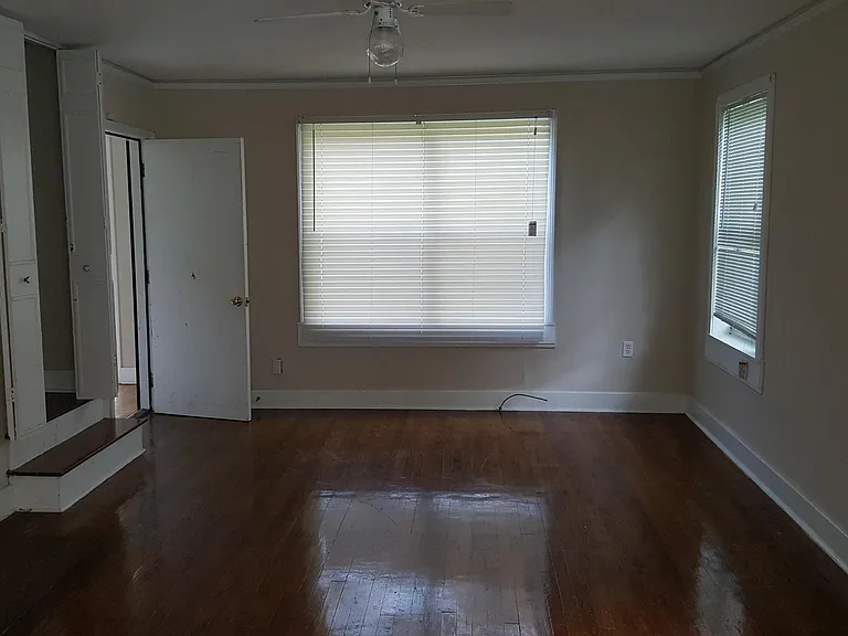 327 Decelle St #A — Photo 6