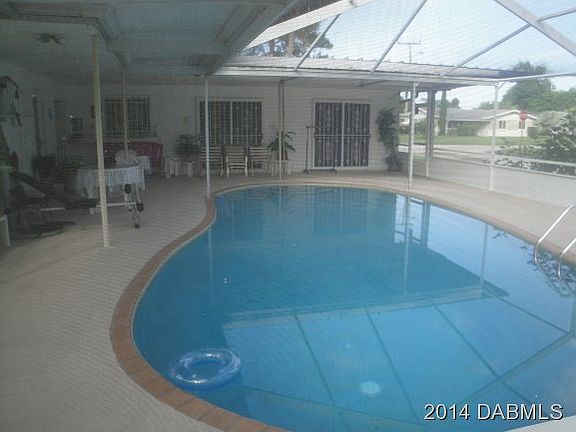 3rd image of 1301 Golfview Dr