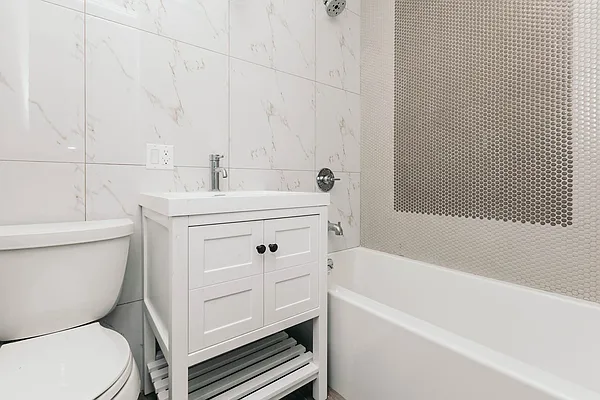 Rented by Nooklyn NYC LLC | media 54