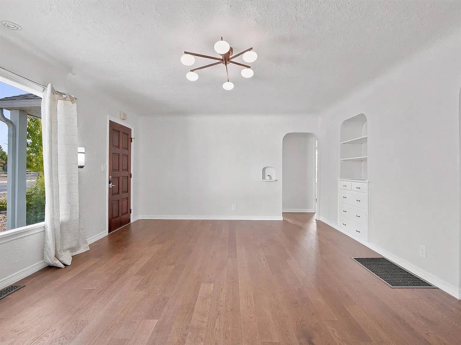 3 bed, 1979 sqft, $2,000 — Photo 4