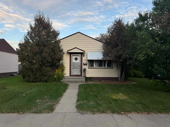 620 19th St NW, Minot, ND 58703