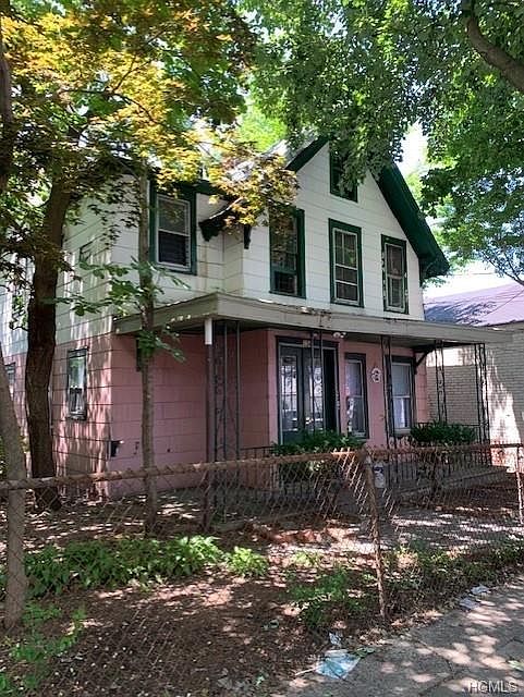 1st image of 136 N 9th Ave