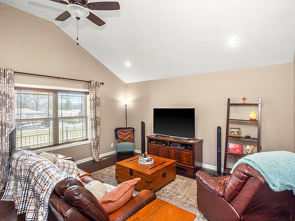 5th image of 77 Shawna Ln