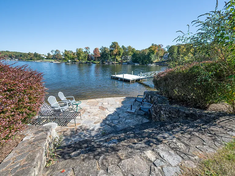 20 Shore Rd — Photo 97