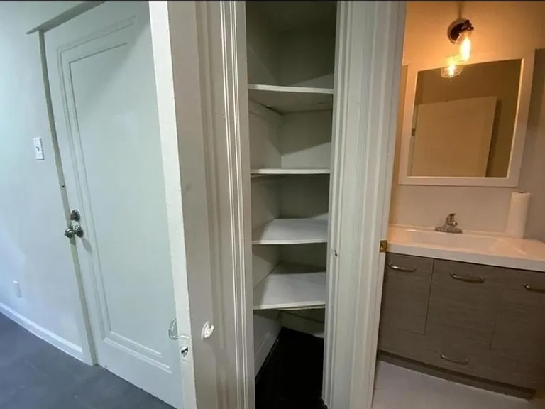5673 Hobart St #11 — Photo 4