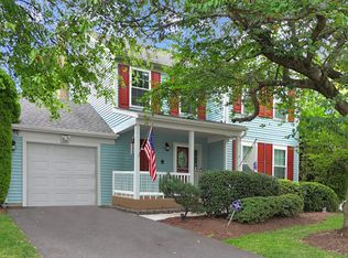 5513 Sequoia Farms Dr, Centreville, VA 20120