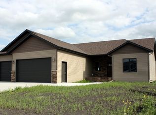 6193 Maple Valley Dr S, Fargo, ND 58104