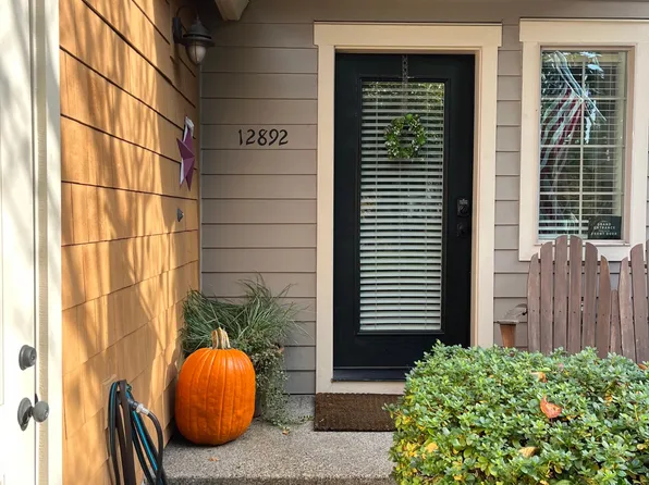 12892 Boones Ferry Rd, Lake Oswego, OR 97035