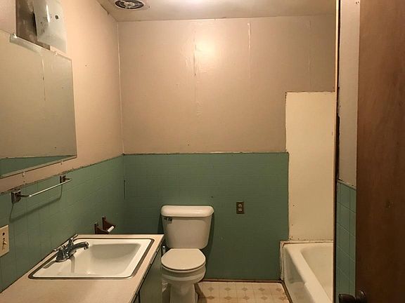 3rd image of 911 Harrell Ave #911
