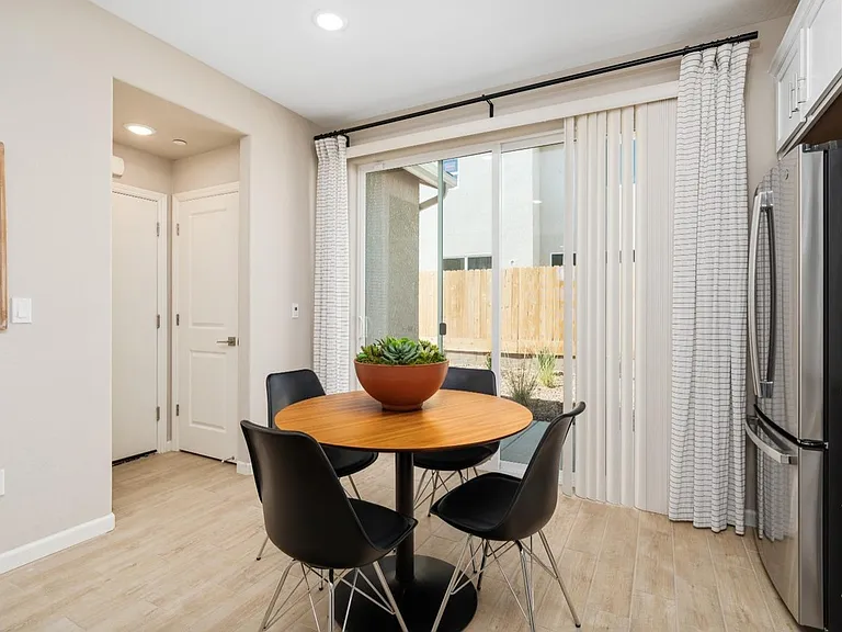1108 Vanguard Way W — Photo 15