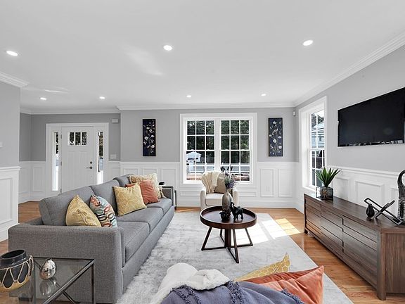 4th image of 107 Readville St #107