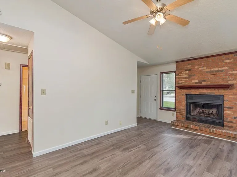 1041 Spring Villa Dr — Photo 6