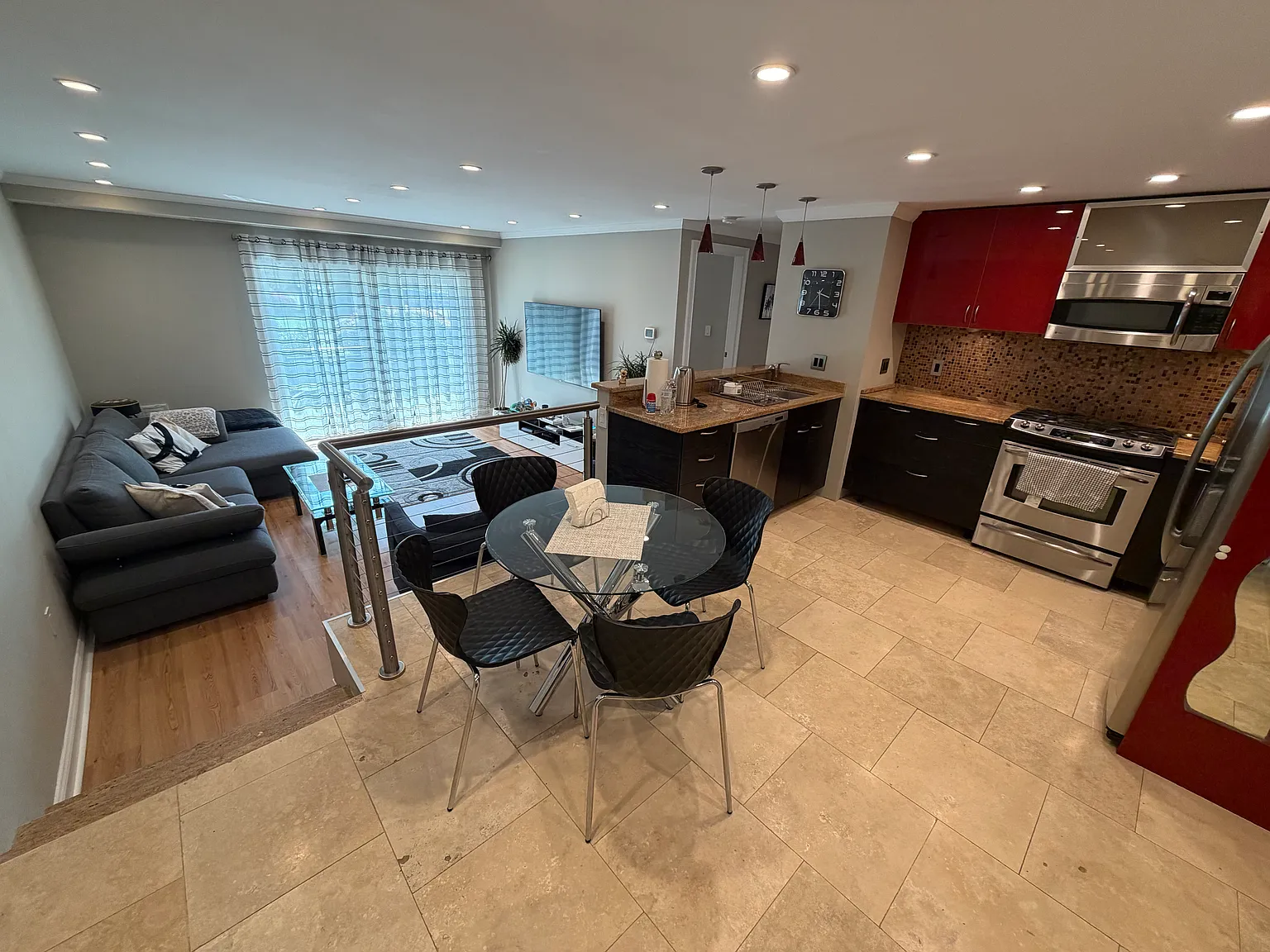 2 bed, 920 sqft, $2,900 — Photo 2