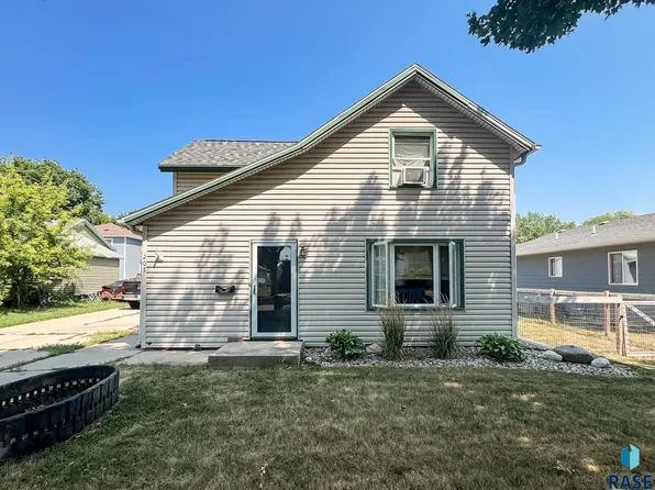 207 E Bishop St, Luverne, MN 56156