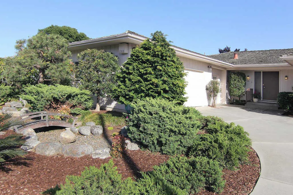 89 Logan St photo 1