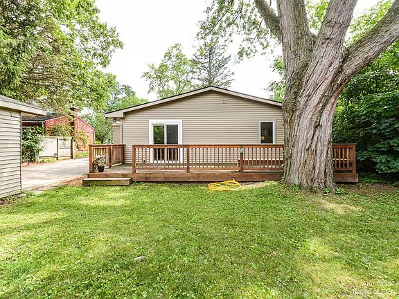 4th image of 77 Nichols Dr