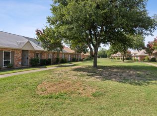 17 W Townhouse Ln #33, Grand Prairie, TX 75052