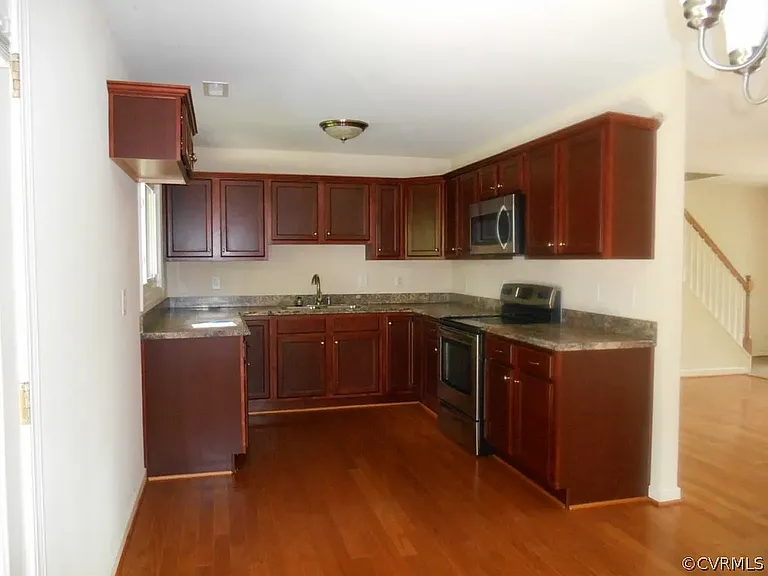 9302 Woodcrest Rd — Photo 4