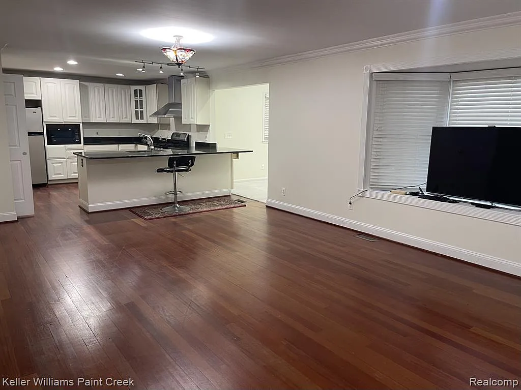 4 bed, 4.0 bath, 2765 sqft, $2,800 — Photo 3
