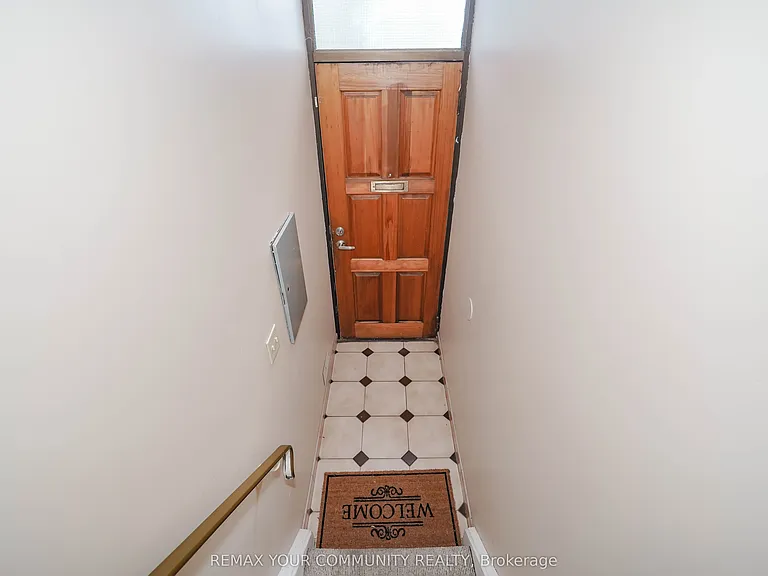 1378 Danforth Ave S #1 — Photo 11