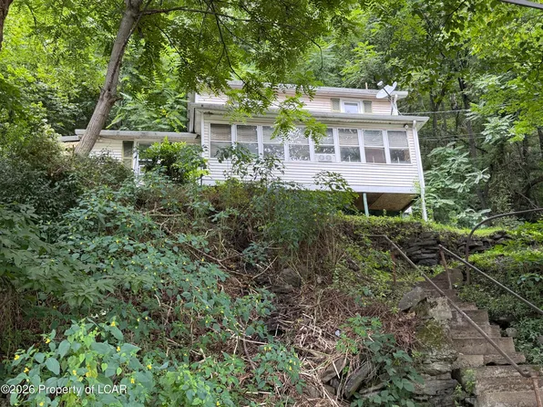 1459 W Main St, Plymouth, PA 18651