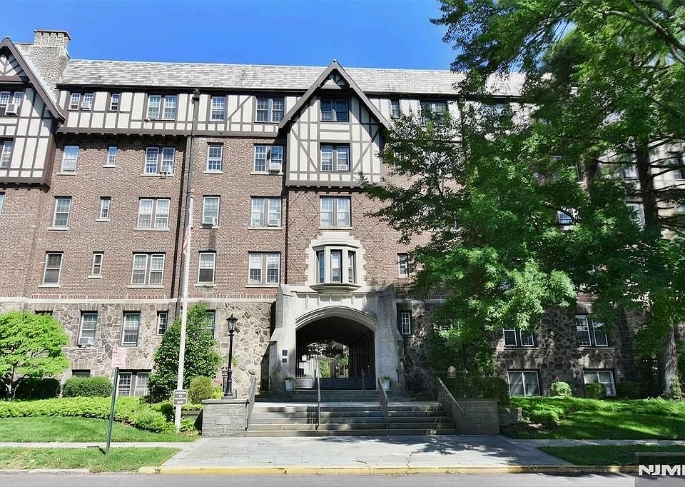 1st image of 275 Engle St APT H1