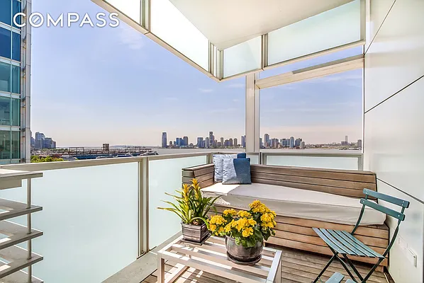 Sold by Compass | media 21