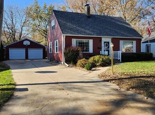 806 Colonial Cir, Storm Lake, IA 50588