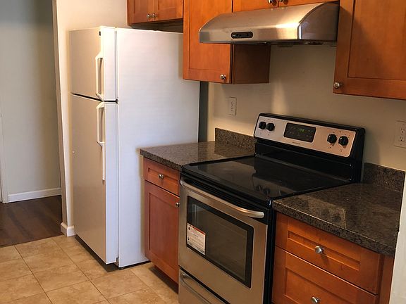 2nd image of 990 Mangrove Ave #C