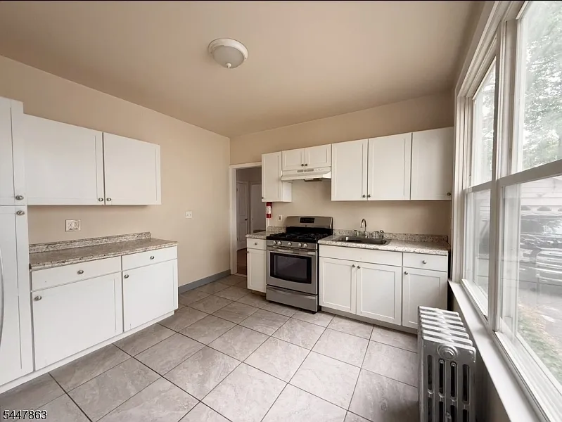 2 bed, 1.0 bath, $2,500 — Photo 4