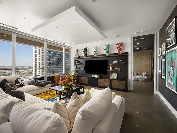 4th image of 2408 Victory Park Ln APT 1240