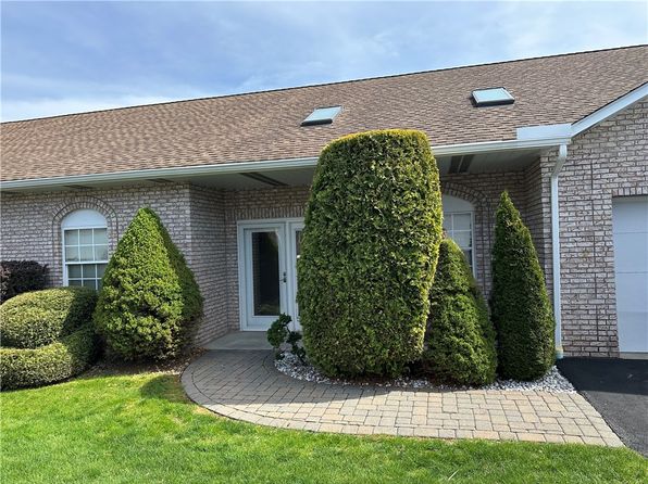 2750 Iowa Dr #26, New Kensington, PA 15068