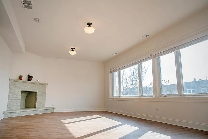 Building Photo - 3648 W Fullerton Ave #2