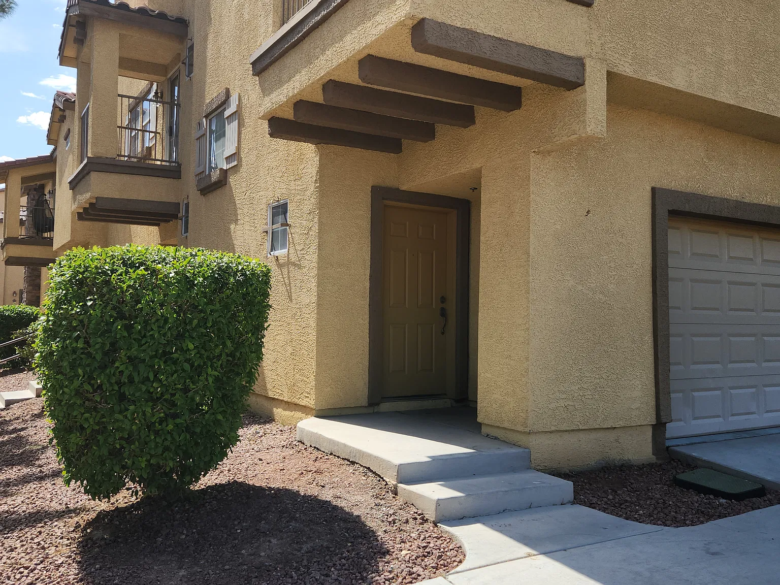 2 bed, 2.5 bath, 1209 sqft, $1,570 — Photo 1