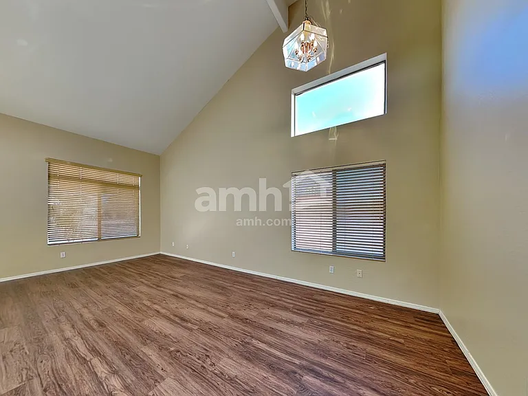 15995 W Monroe St — Photo 7