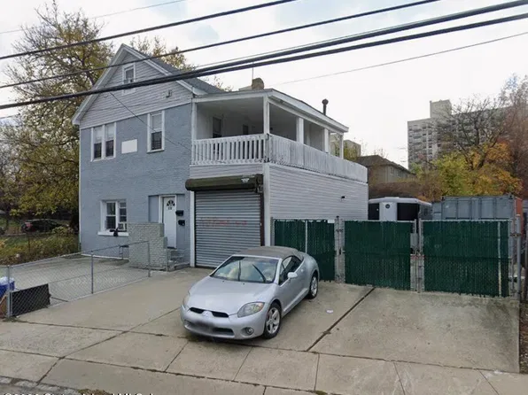 3372 Richmond Terrace image 1 of 5