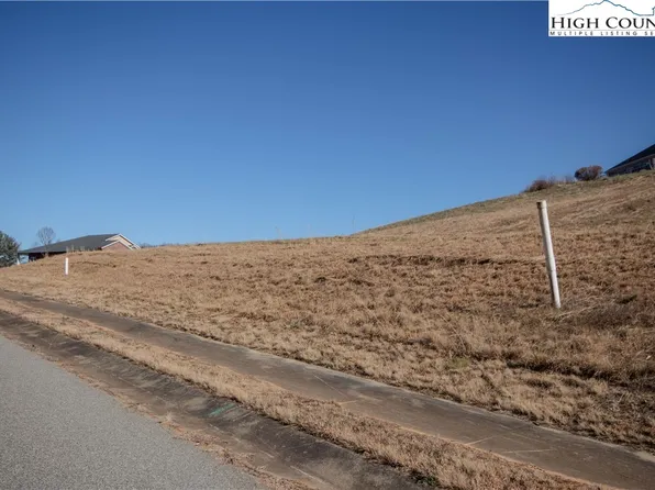 745 SE Chatsworth Street, Lenoir, NC 28645