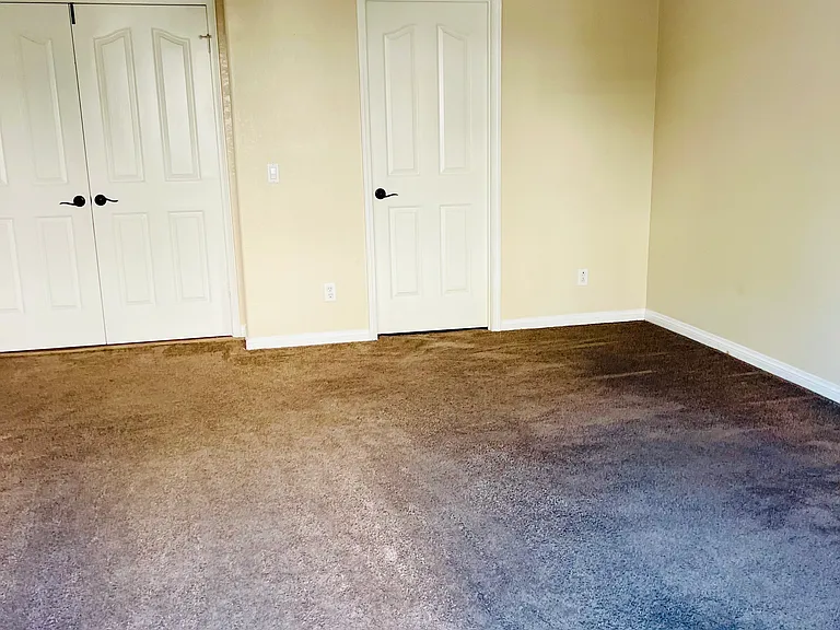 1910 Holly Ave — Photo 1
