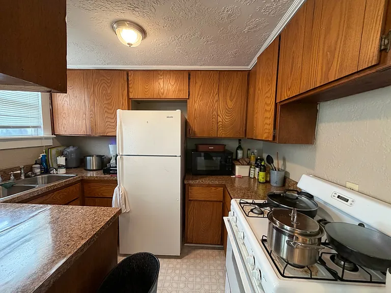 320 W Duffy St — Photo 7