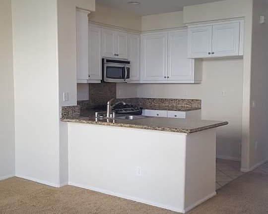 5th image of 875 Fitzgerald Ave