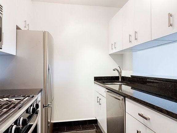 5th image of 145 W 67th St APT 45F