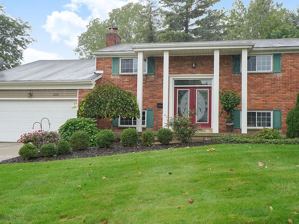 1st image of 2206 Stratford Ct SE