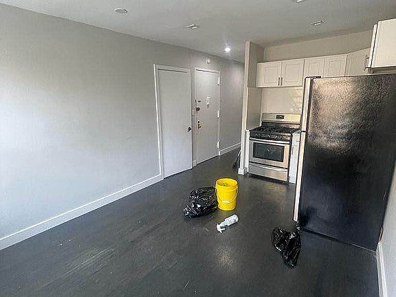2nd image of 118 Avenue C APT 2