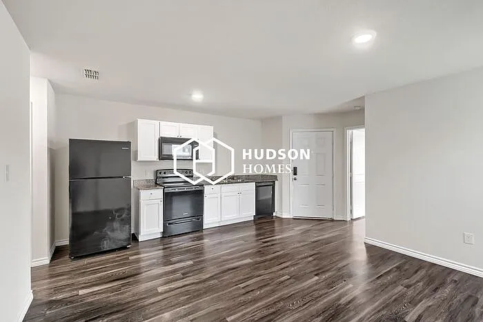 1368 Locust St — Photo 5