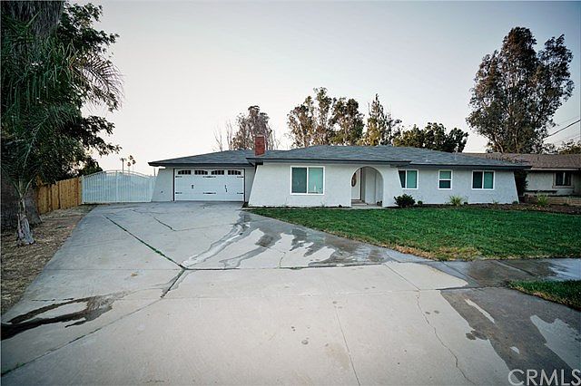 1st image of 22054 De Berry St
