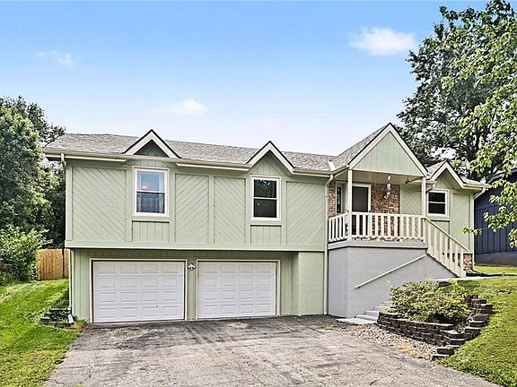 2nd image of 521 NE Karapat Dr